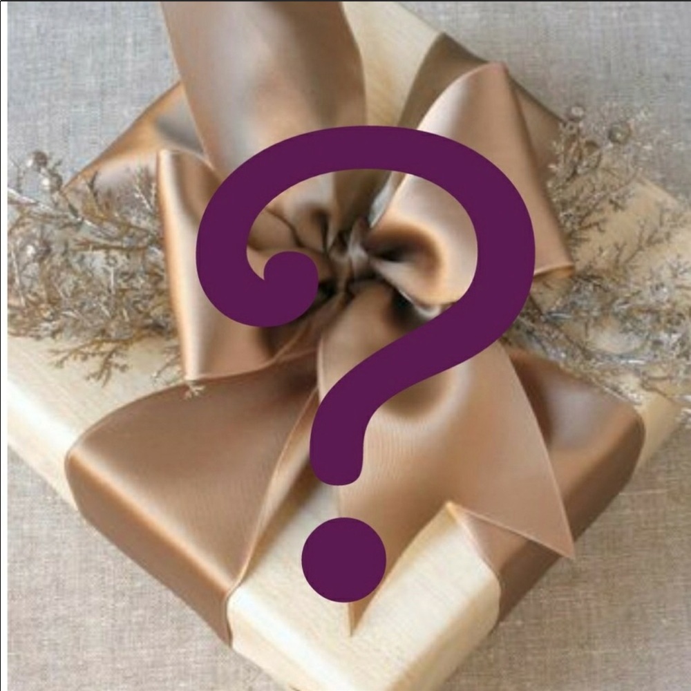 Mystery Box🤷🏻‍♀️🎁  build your closet today - Picture 3 of 7